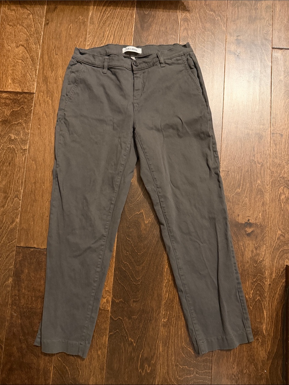 LILA RYAN Straight Leg Pants in Charcoal Gray